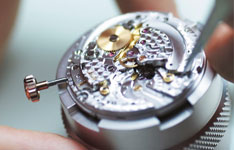 帝舵自动手表手动上弦